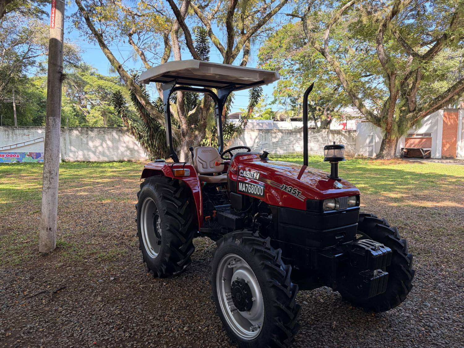 Tractor Case IH Farmall JX35T exhibido por IMECOL en el Seminario Citrivalle en Tuluá
